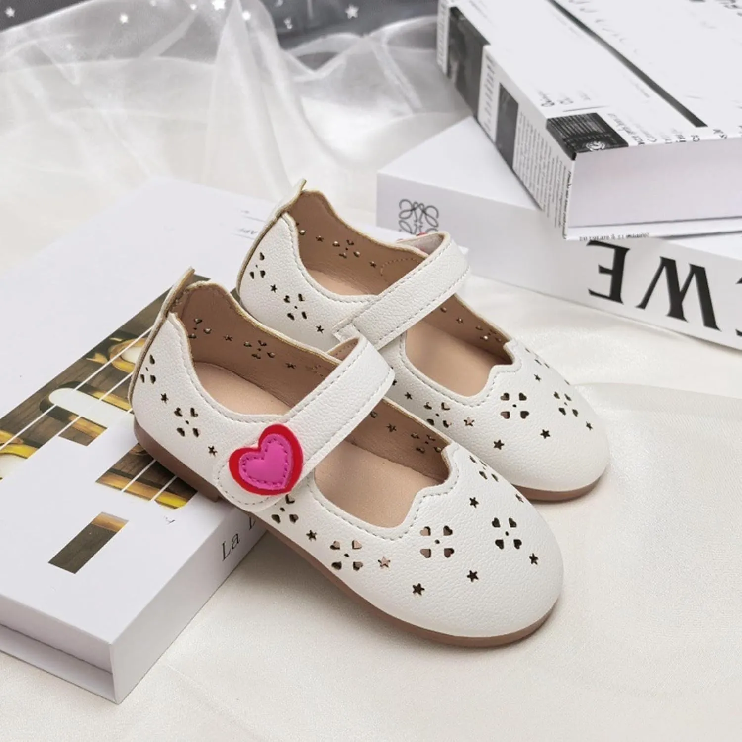 Girls Flat Sandals New Girls Princess Shoes With Hollow Out Design Fashionable Soft Soled Leather Shoes